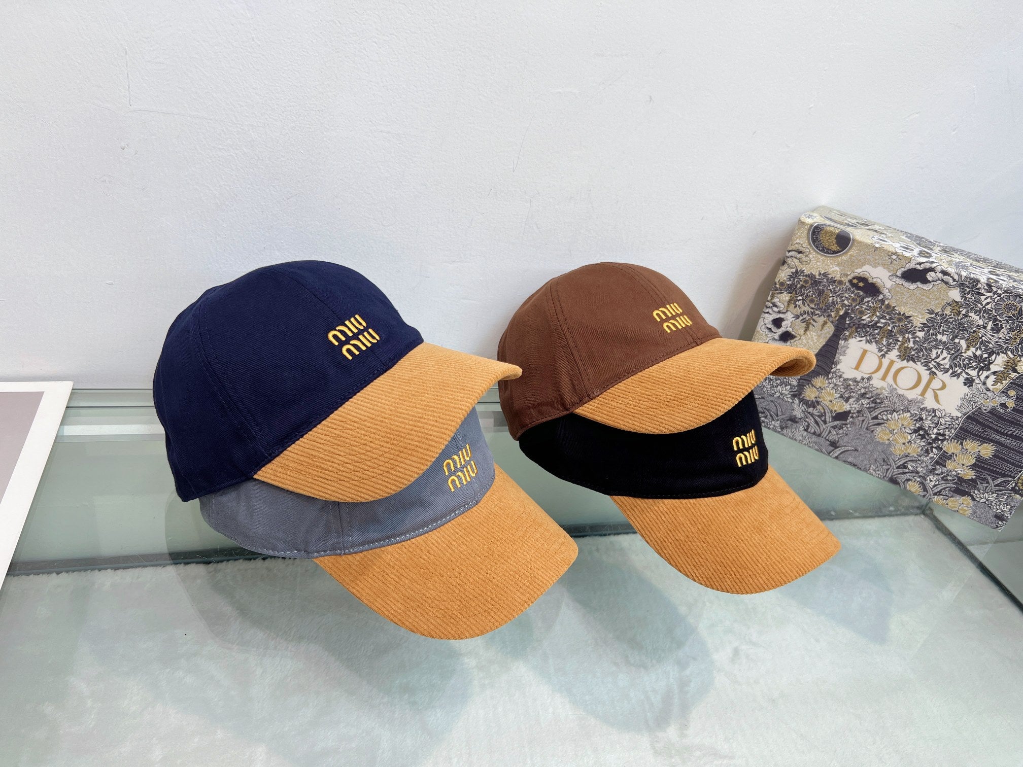 M1Q105A116 Popular hats