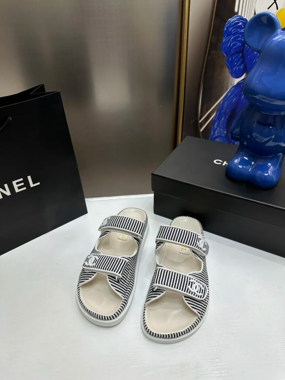 Z1R45C1  Popular sandals
