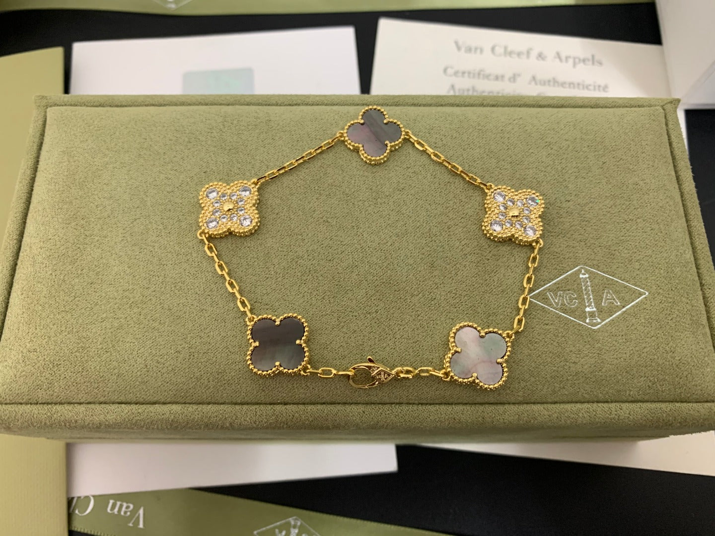 X5X53VA179K  Popular bracelets 5 flowers normal size1.5cm flower
