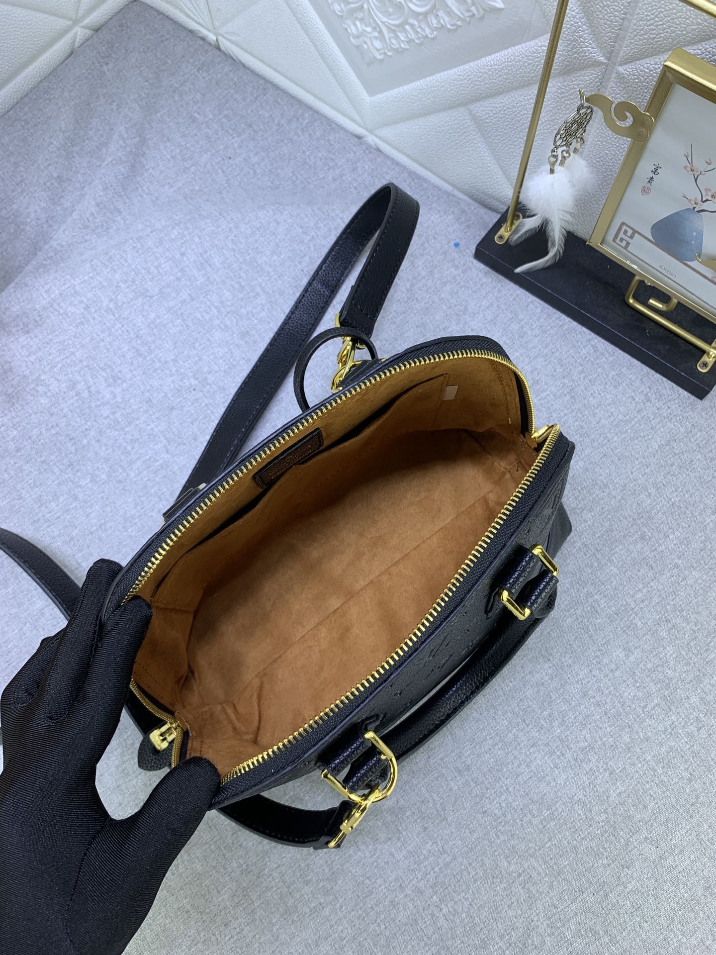B12X44E319 Popular  leather bag 