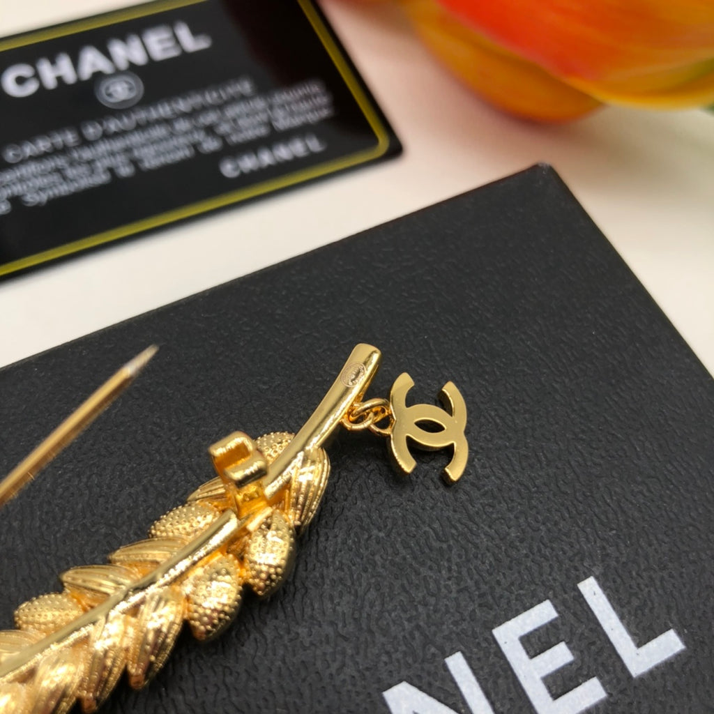 X14C875   Popular Brooch