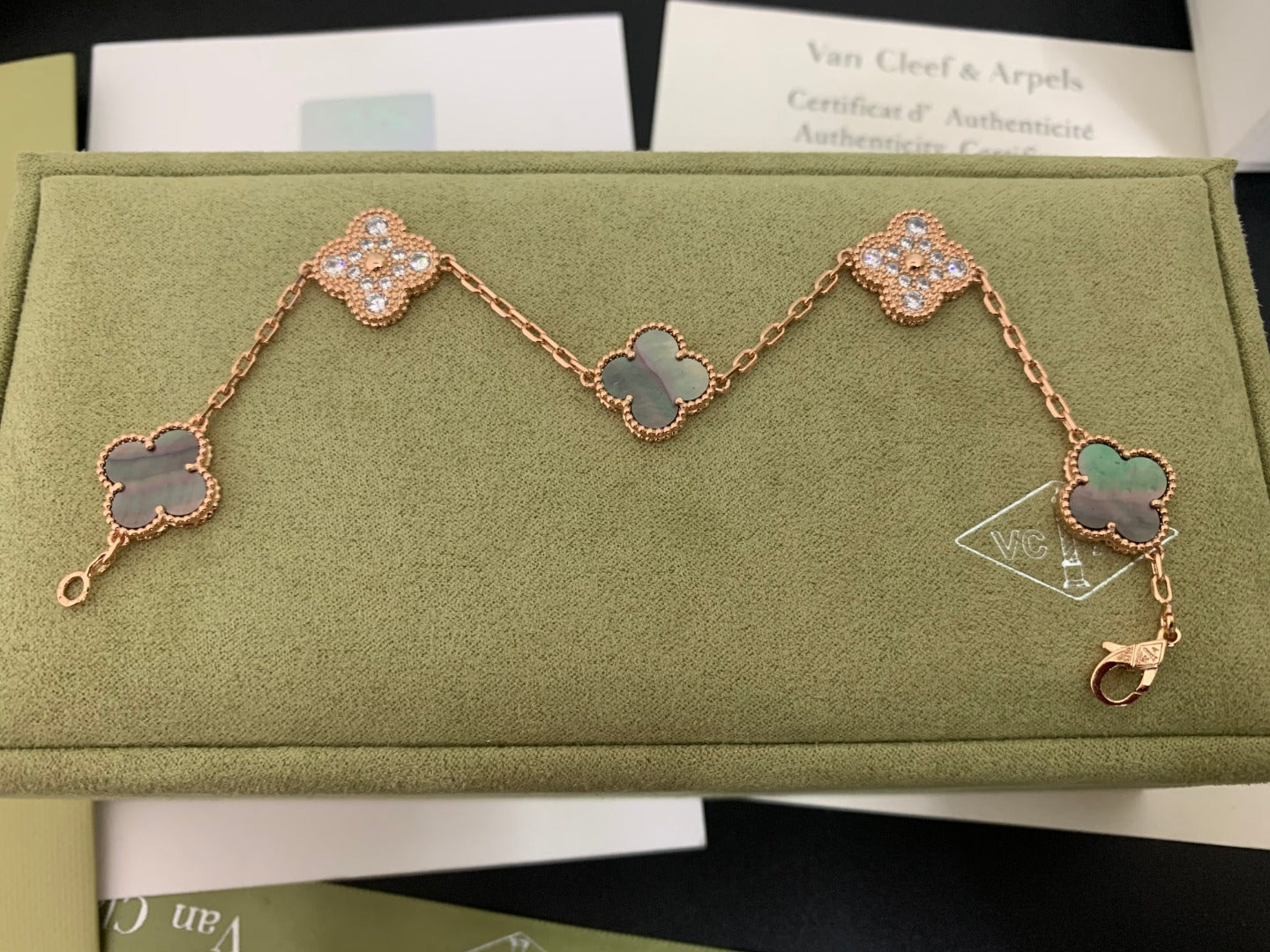 X5X53VA179K  Popular bracelets 5 flowers normal size1.5cm flower