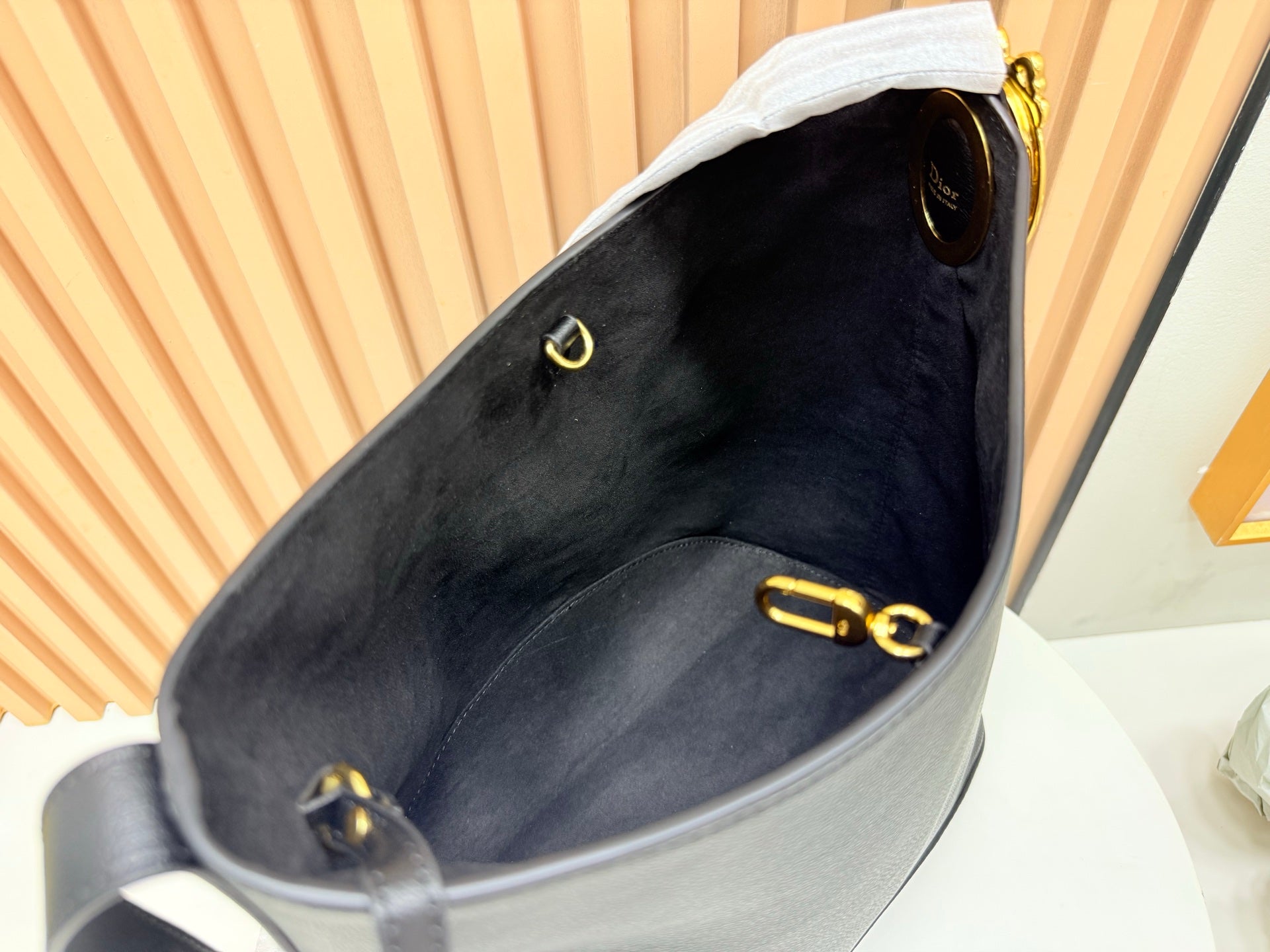 B1R76D45 Popular leather bag