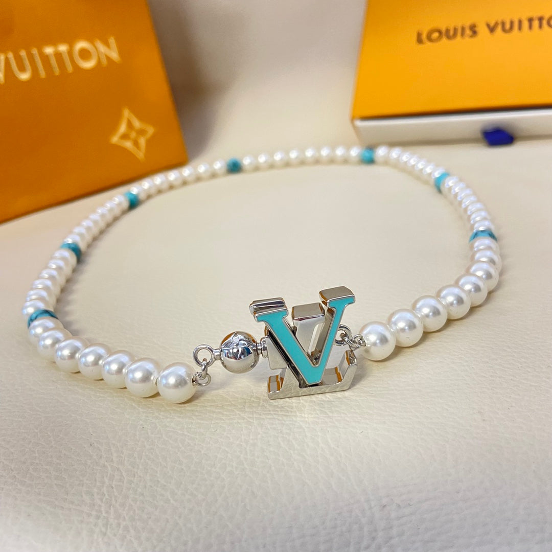 X1Q85E341X Popular Necklaces. Bracelets
