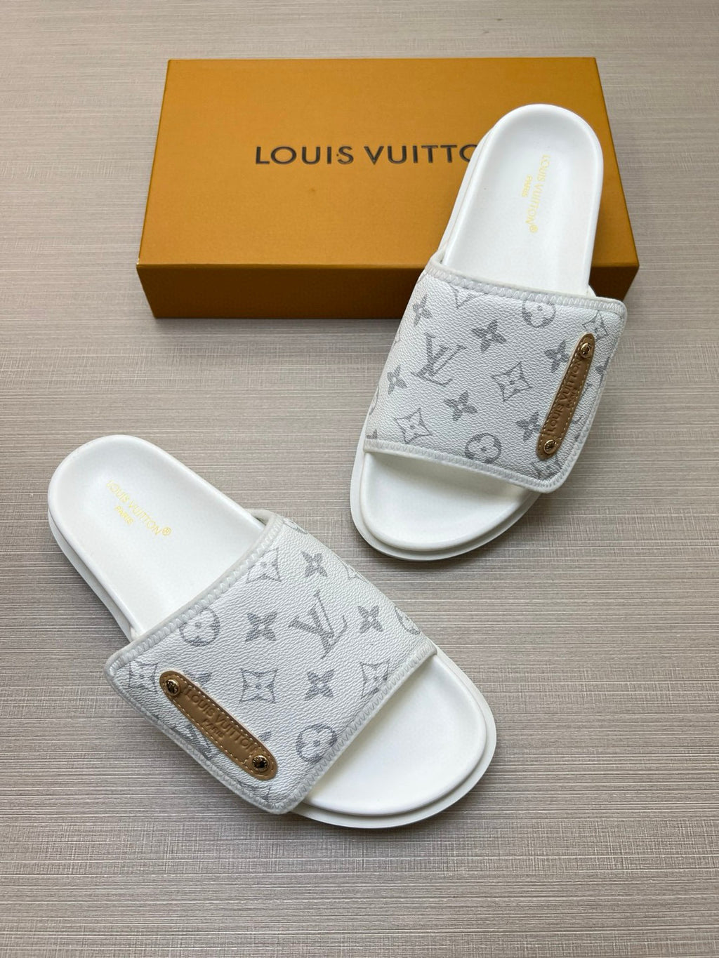 Z5N75E6  Popular Slippers