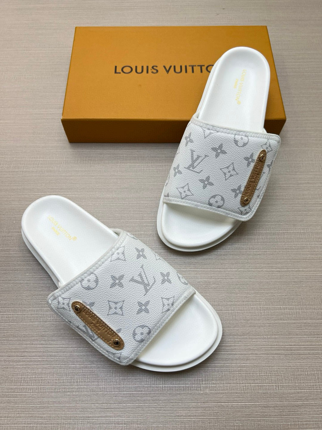 Z5N75E6  Popular Slippers