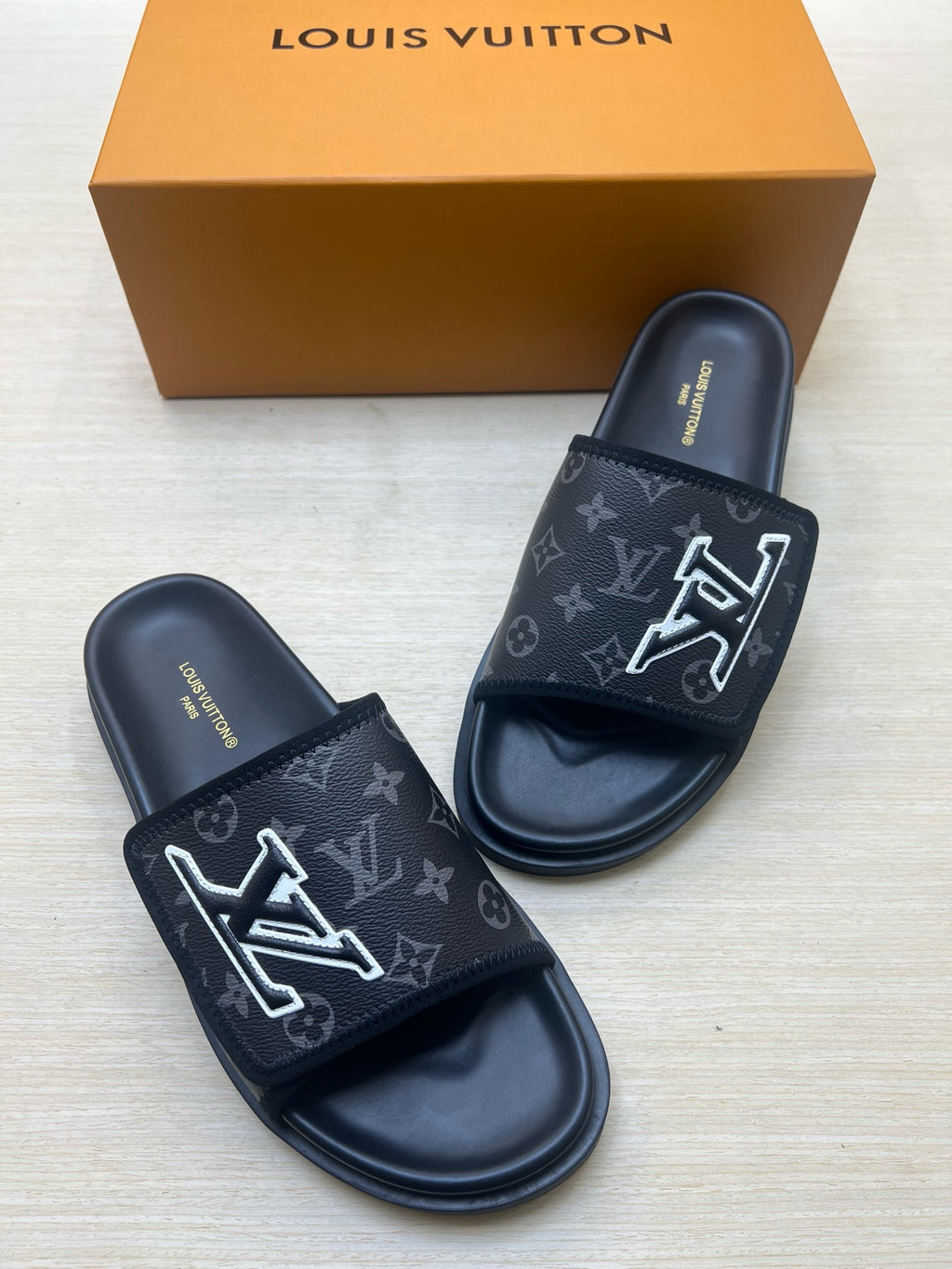 Z5R66E21 Popular  Slippers