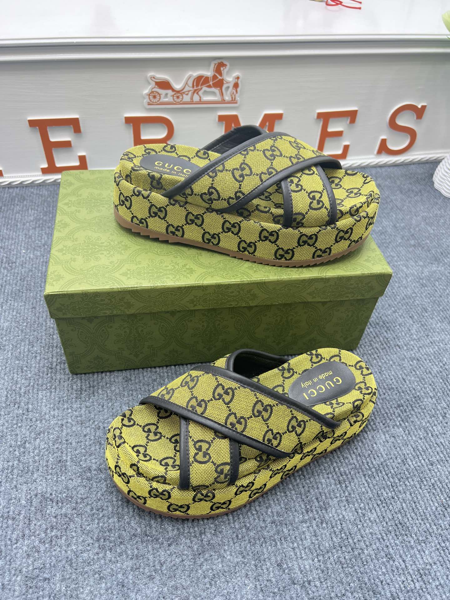 Z5YB69 Popular Slippers