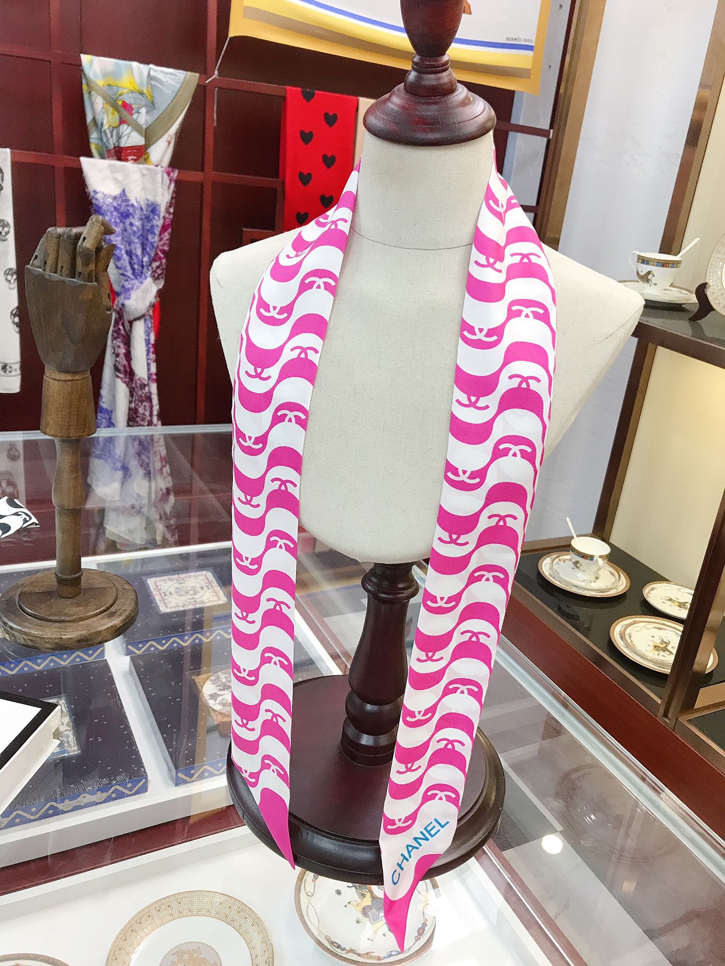 W1N46C9 Popular Silk Scarve