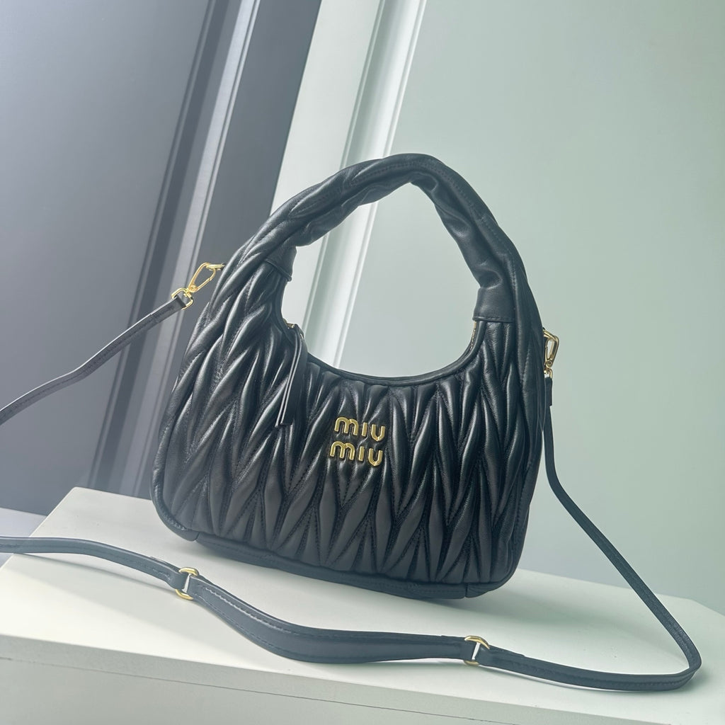 B1P46A121 Popular leather bag（29x24x10cm）