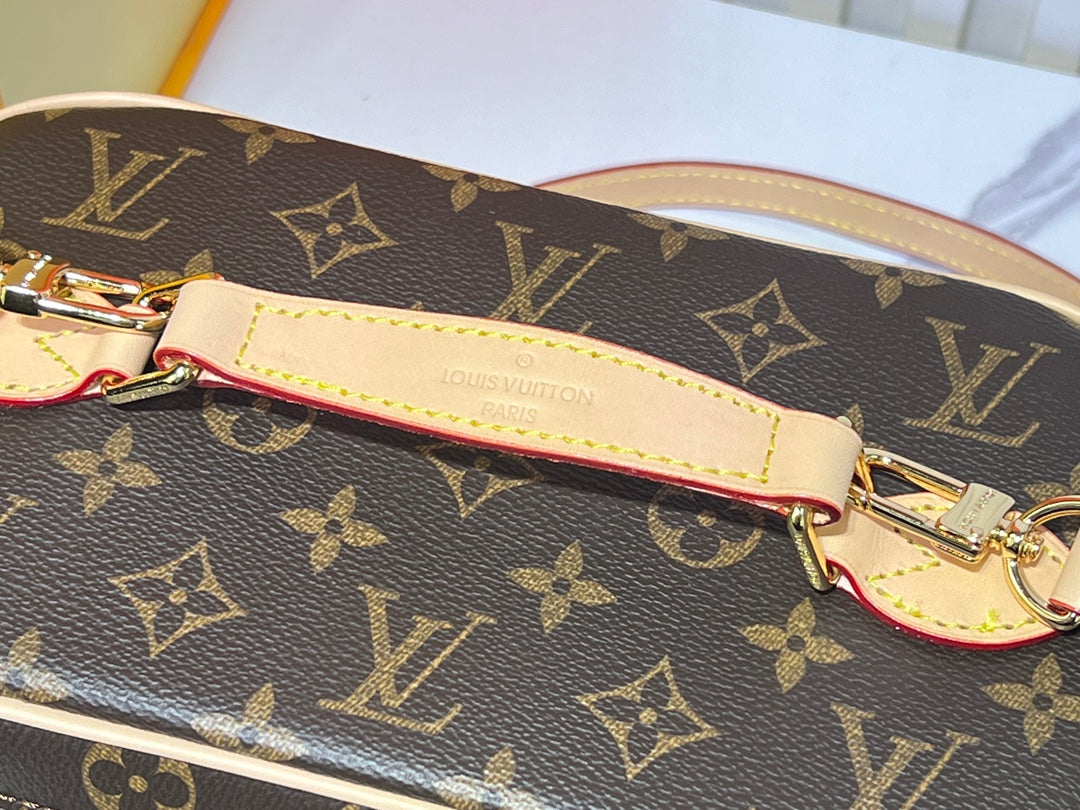 B1X45E10 Popular  leather bag