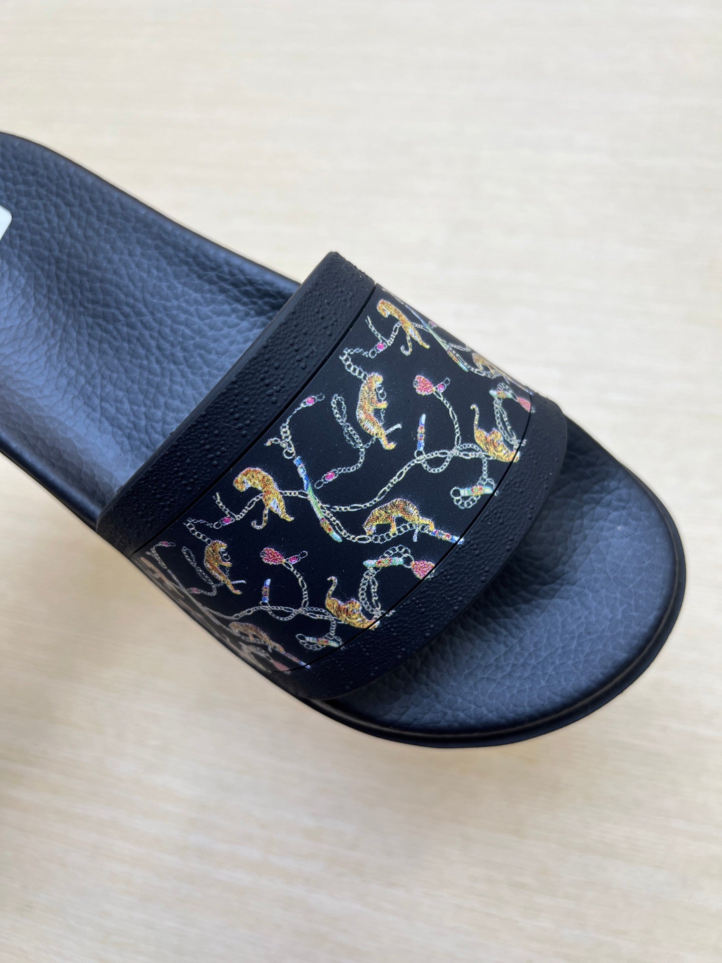 Z5R66B25 Popular Slippers