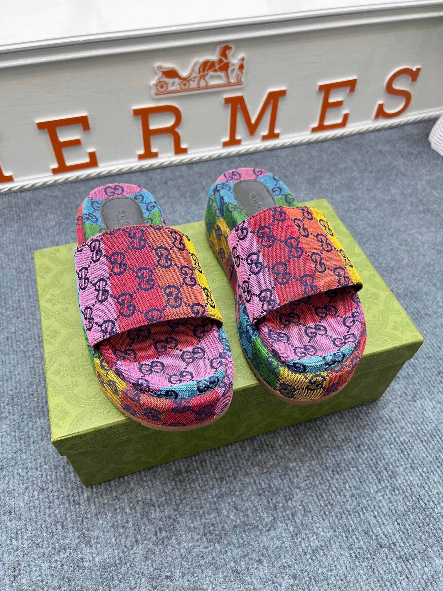 Z5ZB122 Popular slippers  Sole thickness 5.5cm