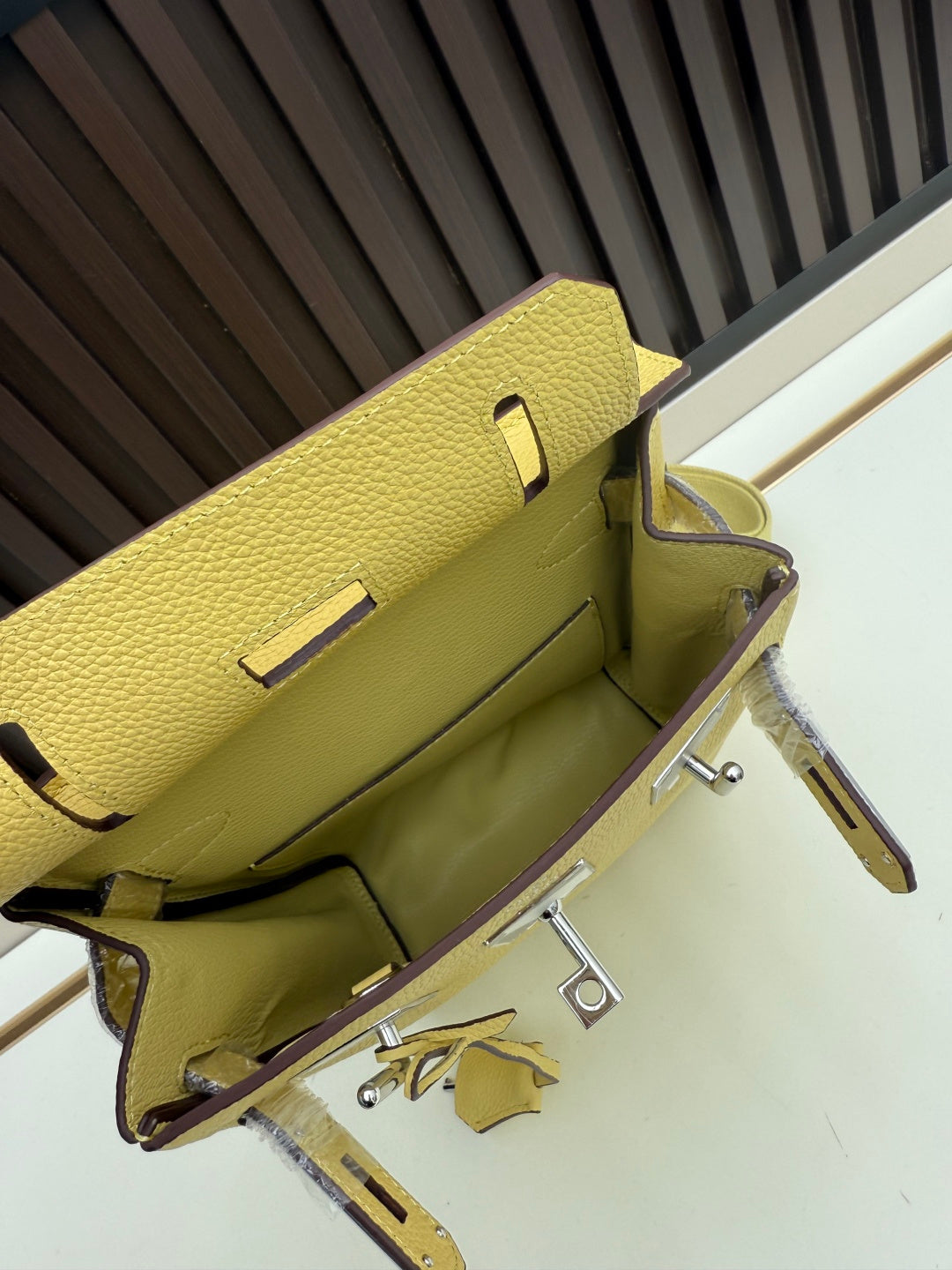 B1P36H46 Popular leather bag