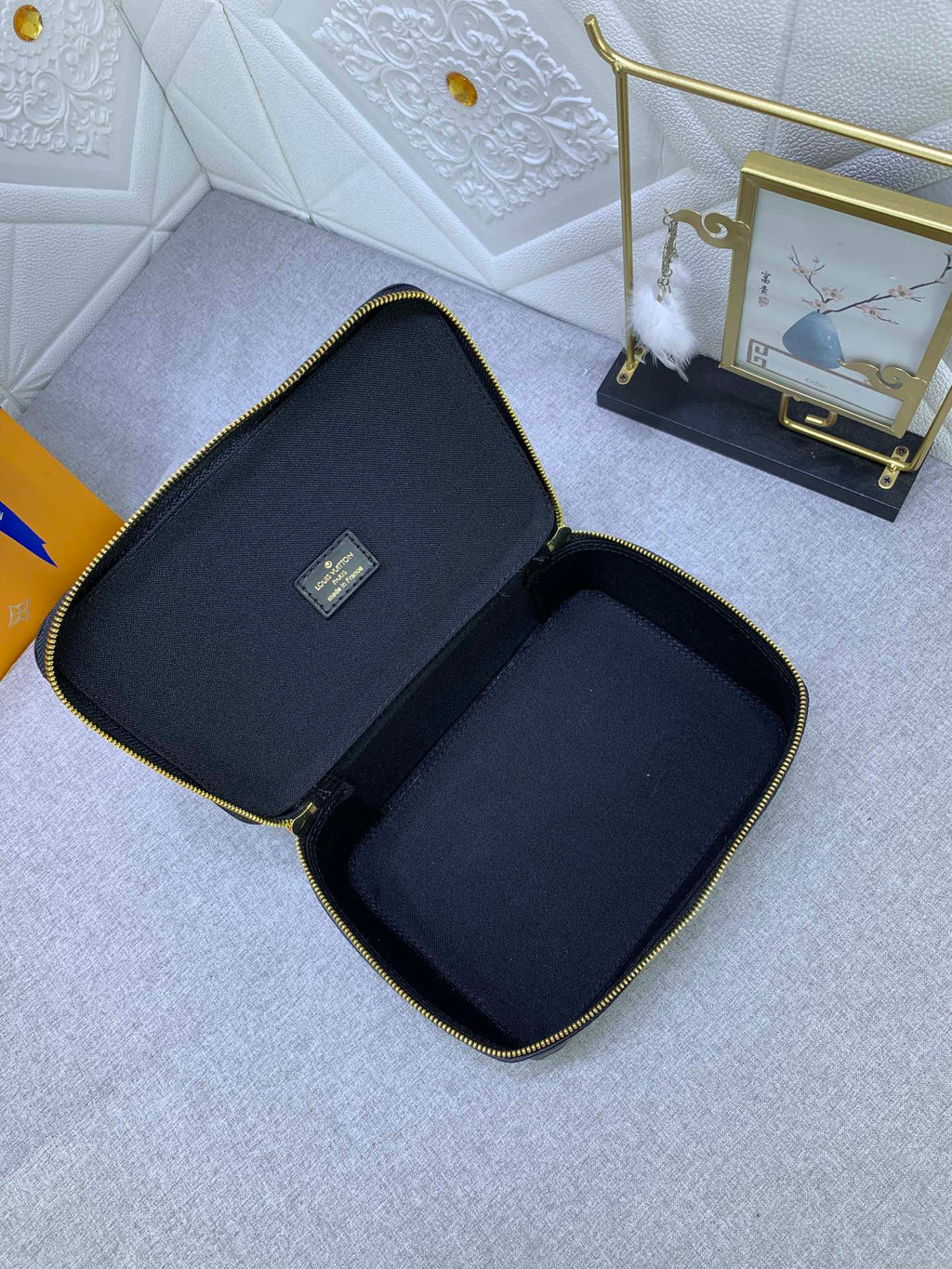 B1X34E272 Popular  leather bag 