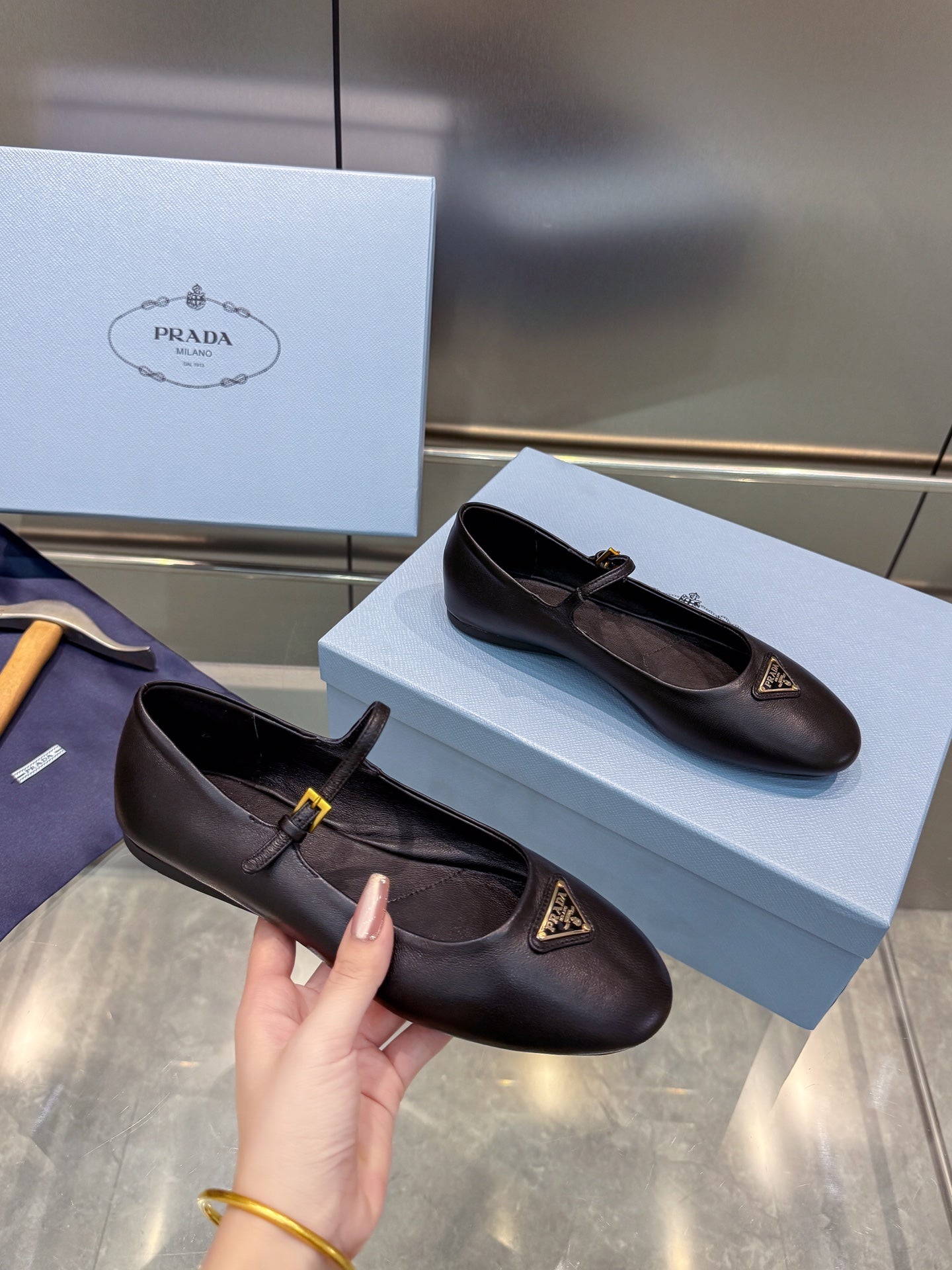 Z2Q105P381 Popular high-quality Shoes