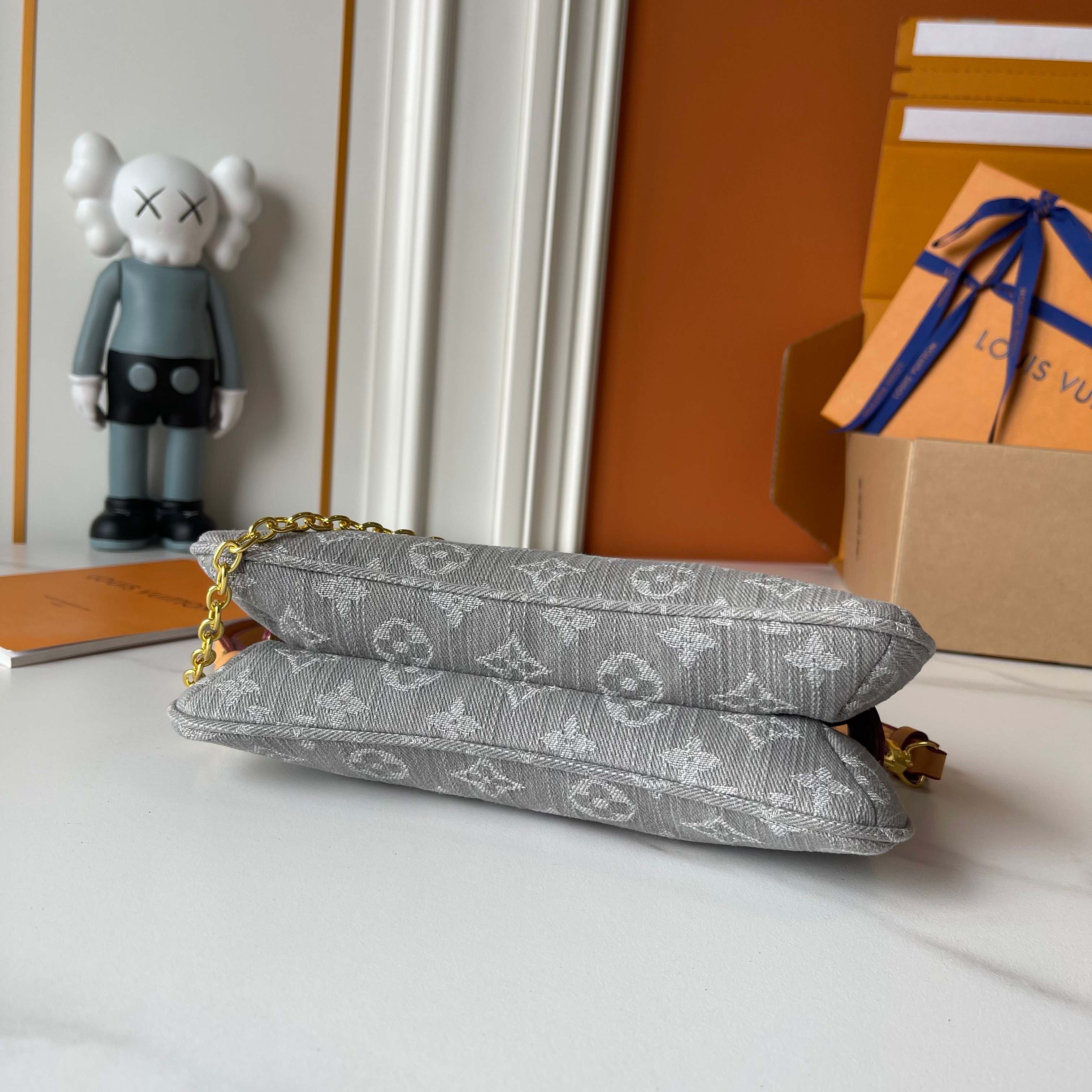 B1R15E30 Popular   bag