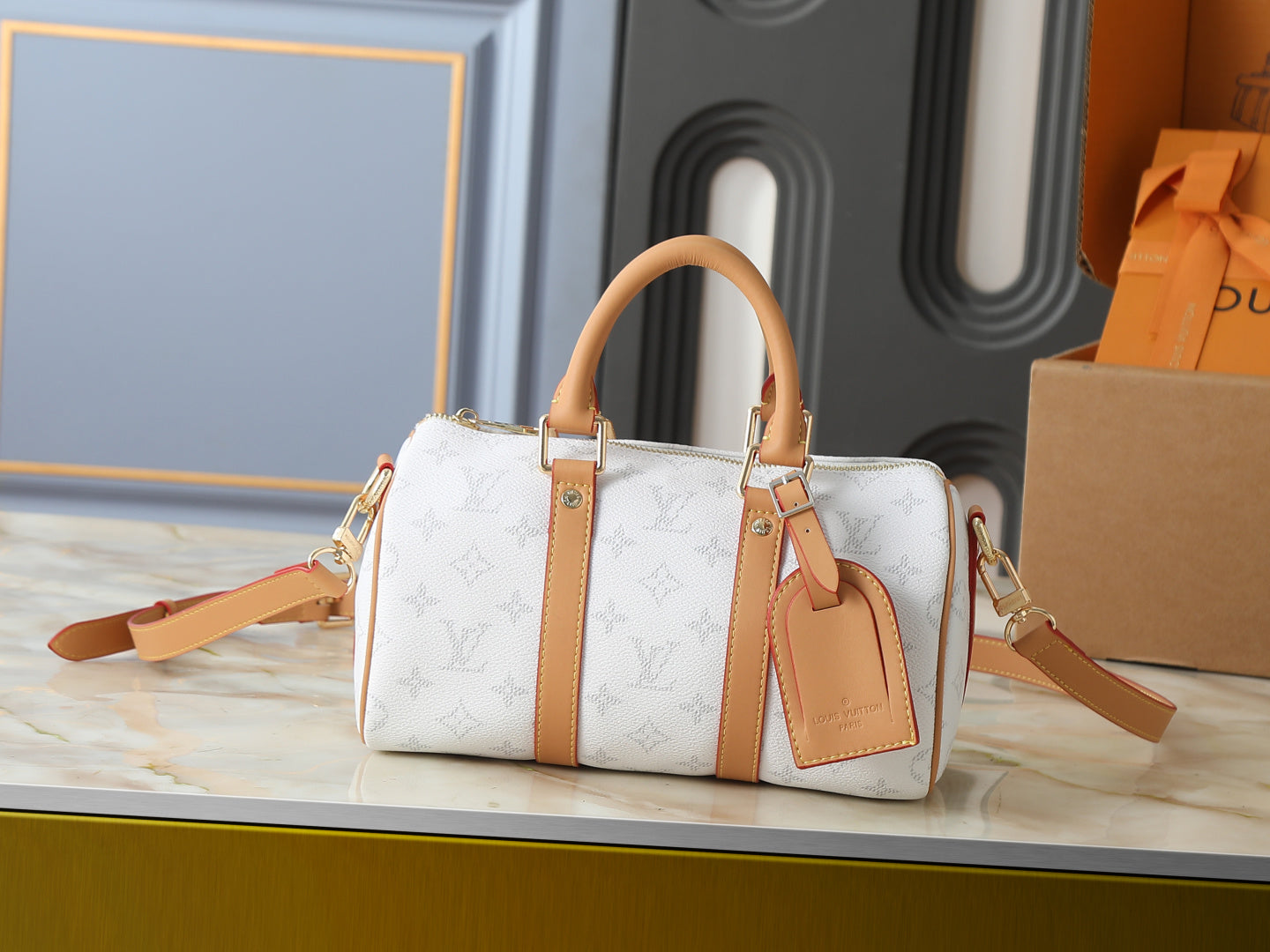 B1R76E53 Popular leather bag