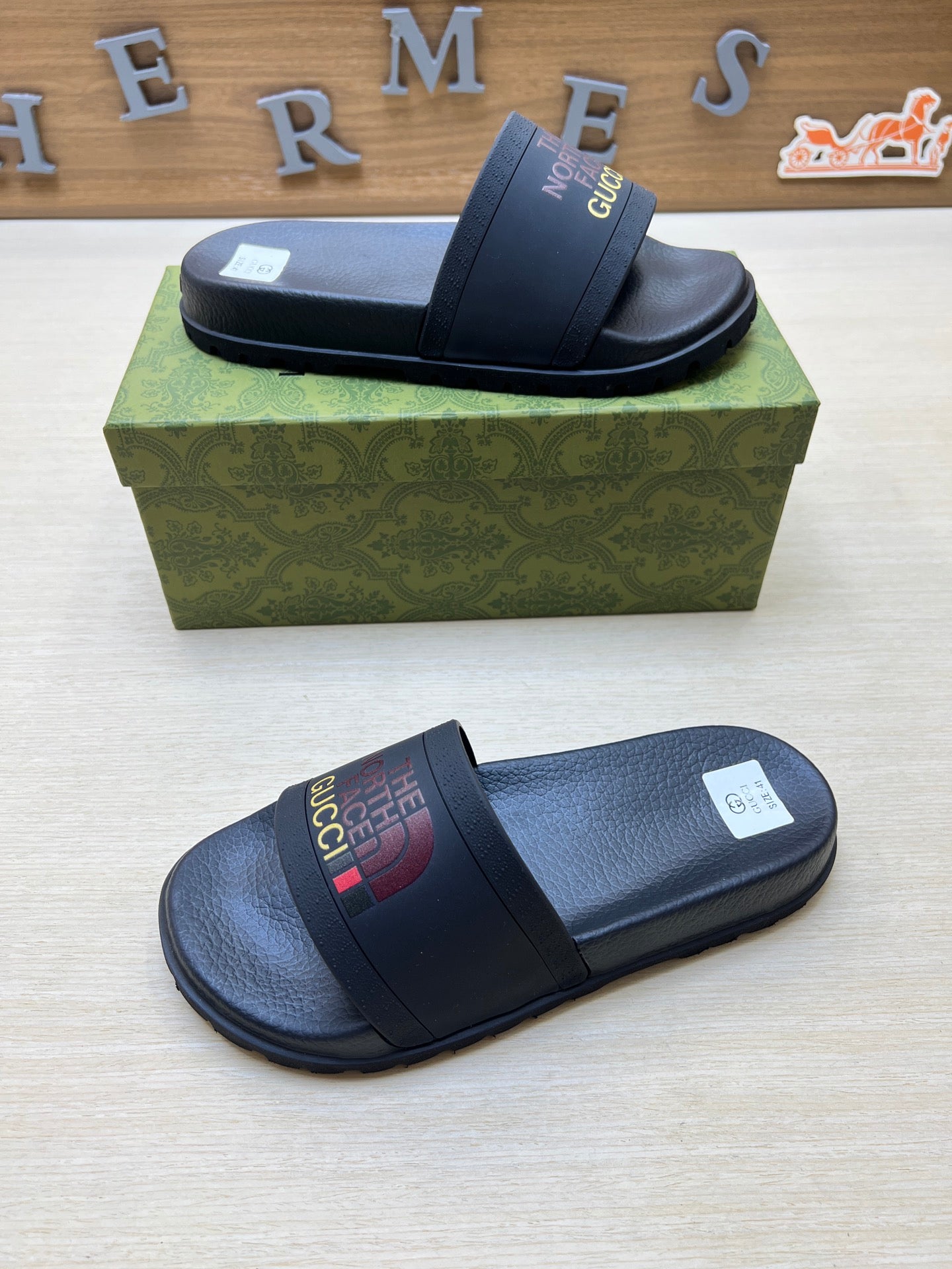 Z5R66B28 Popular Slippers