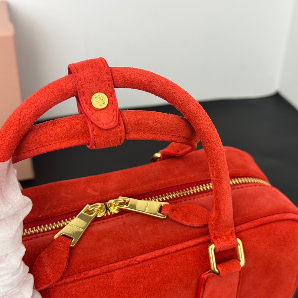 B1P46A153 Popular leather bags