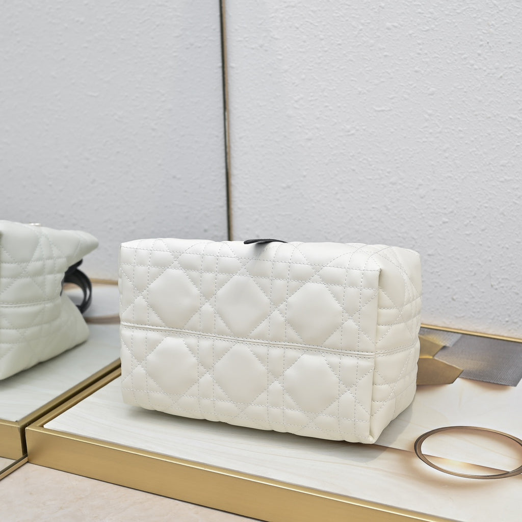 B1R76D40 Popular leather bag