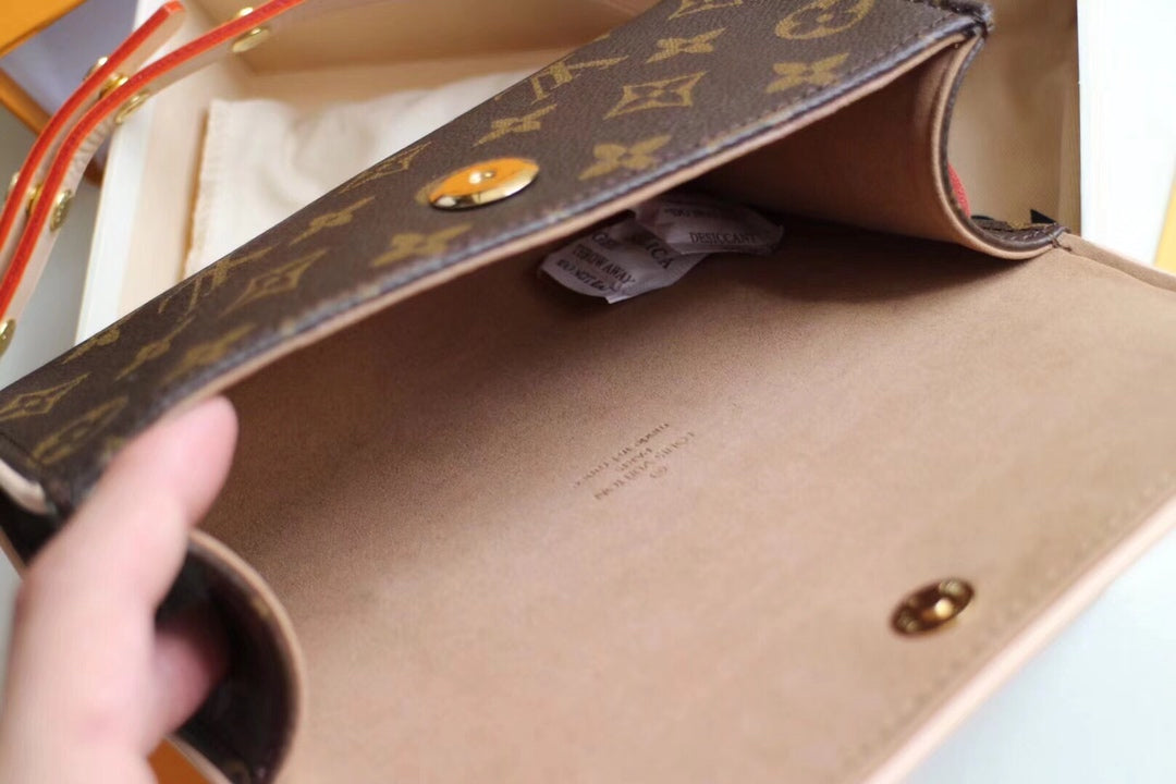 B1X104E62 Popular   leather bag