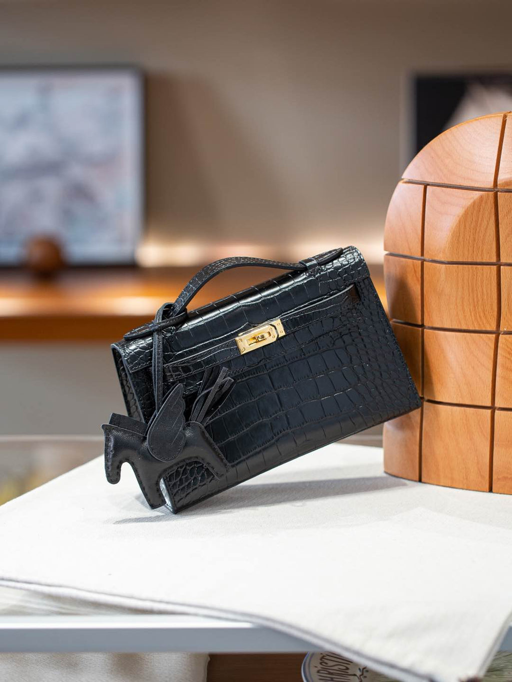 B1R66A4 Popular leather bag