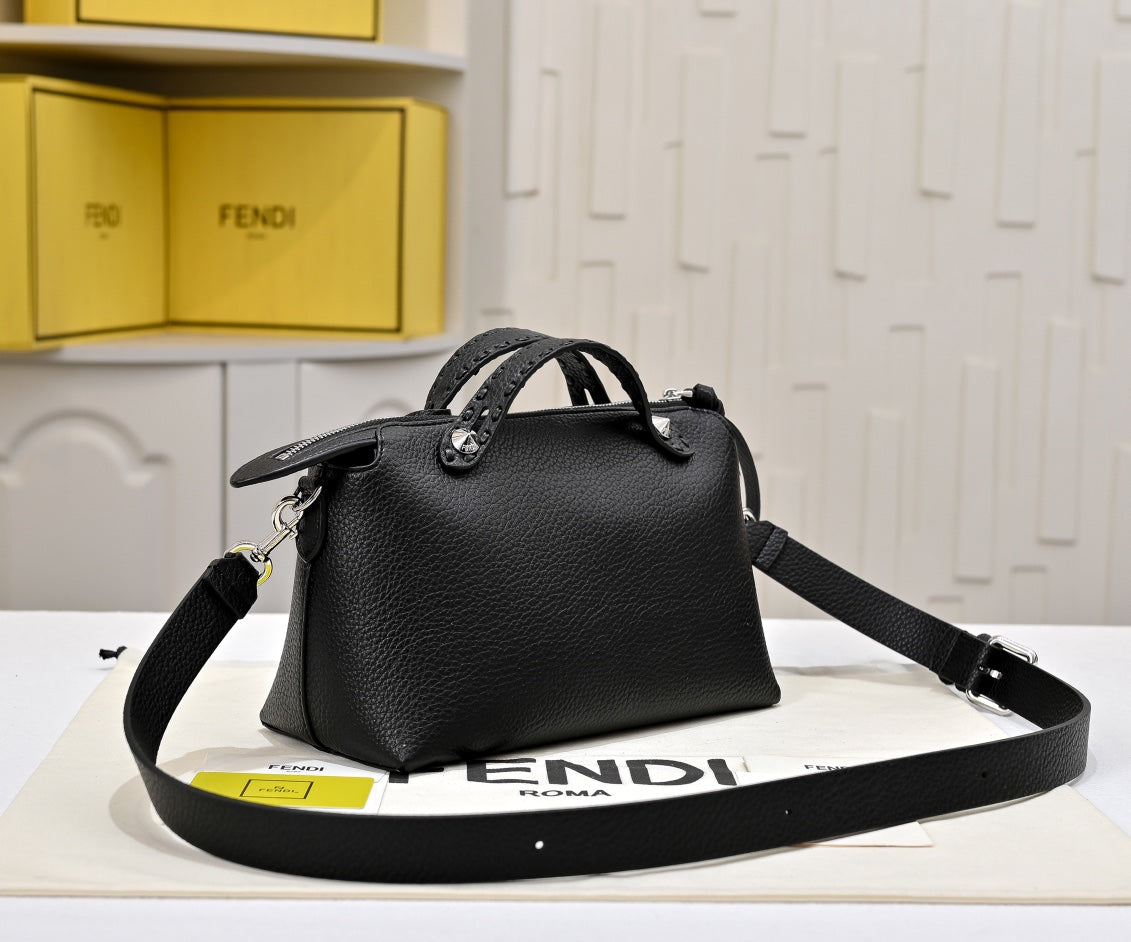 B1W35F109 Popular  leather bag