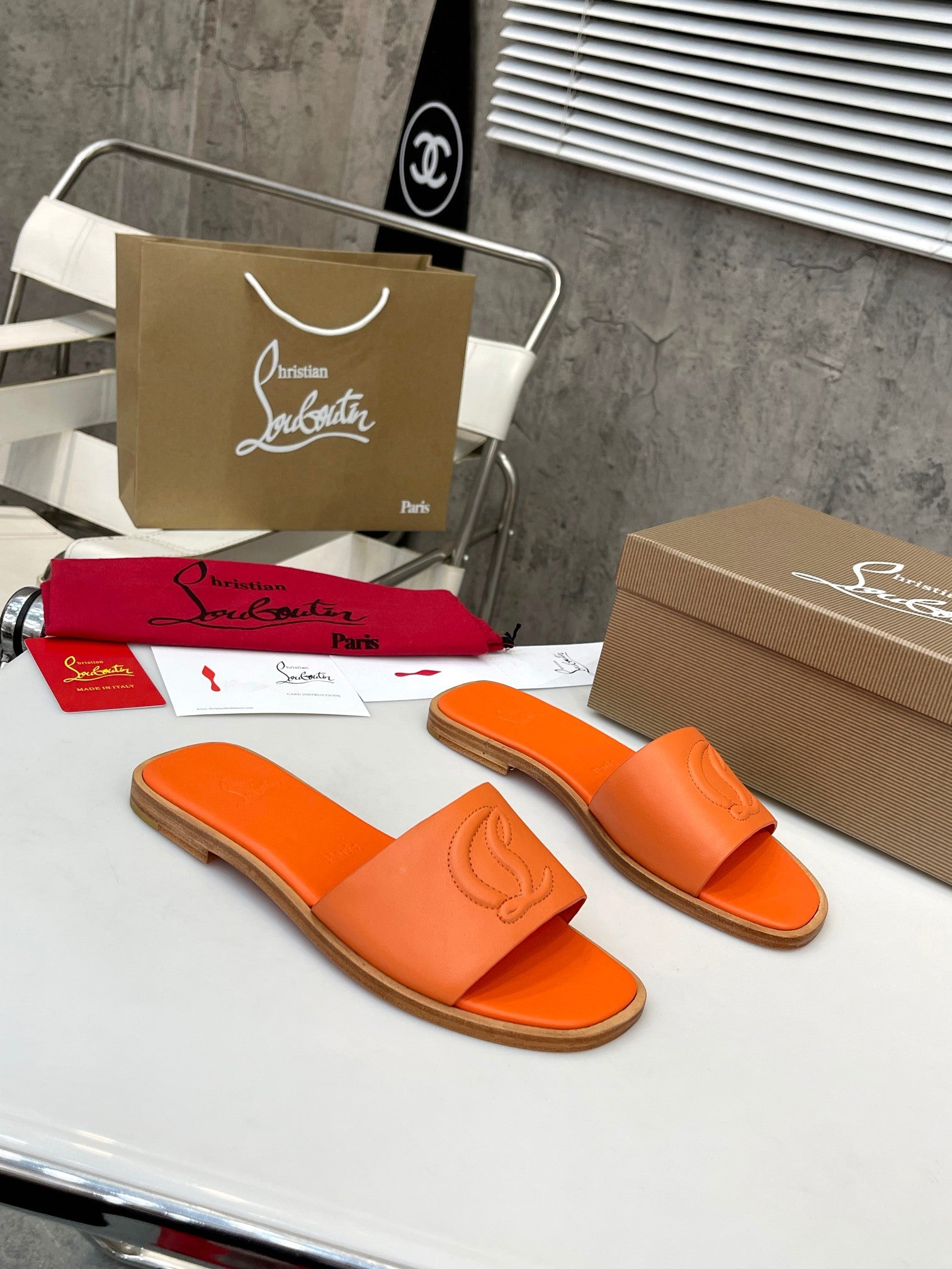 Z2XA29 Popular leather Slippers