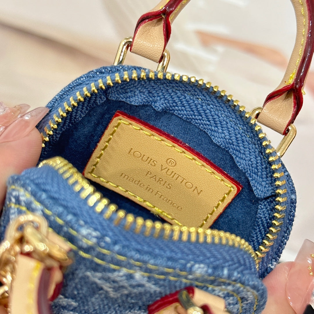 A1Z105E9 Popular bag 's charms accessories