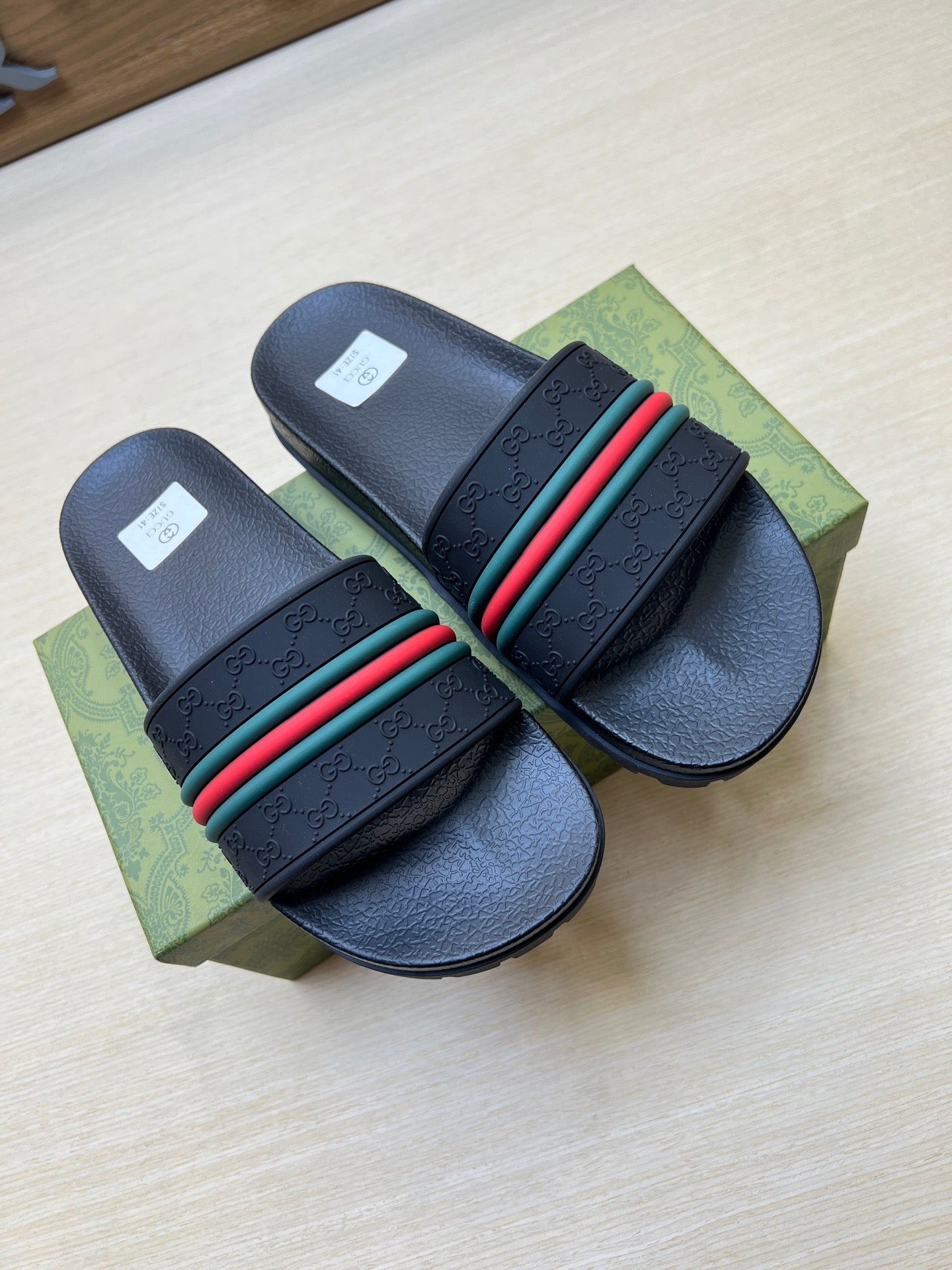 Z5X76B7  Popular slippers