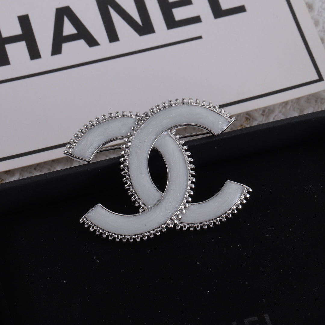 X14C781   Popular Brooch