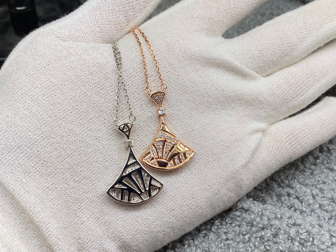X1Q85S418X Popular Necklaces