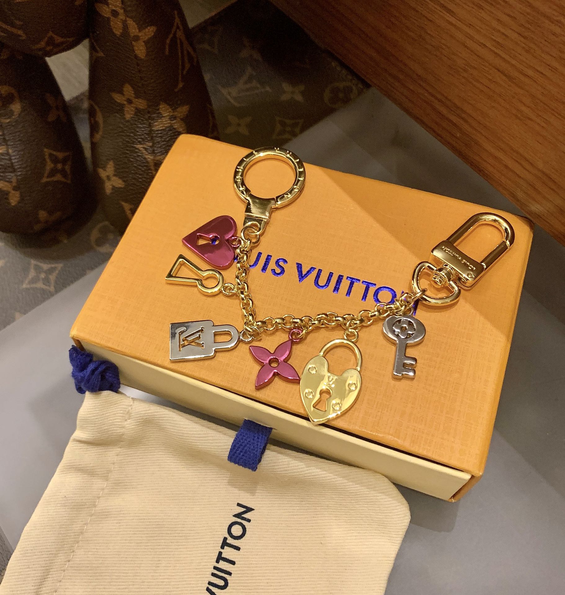 A1Q95E12 Popular bag 's charms accessories