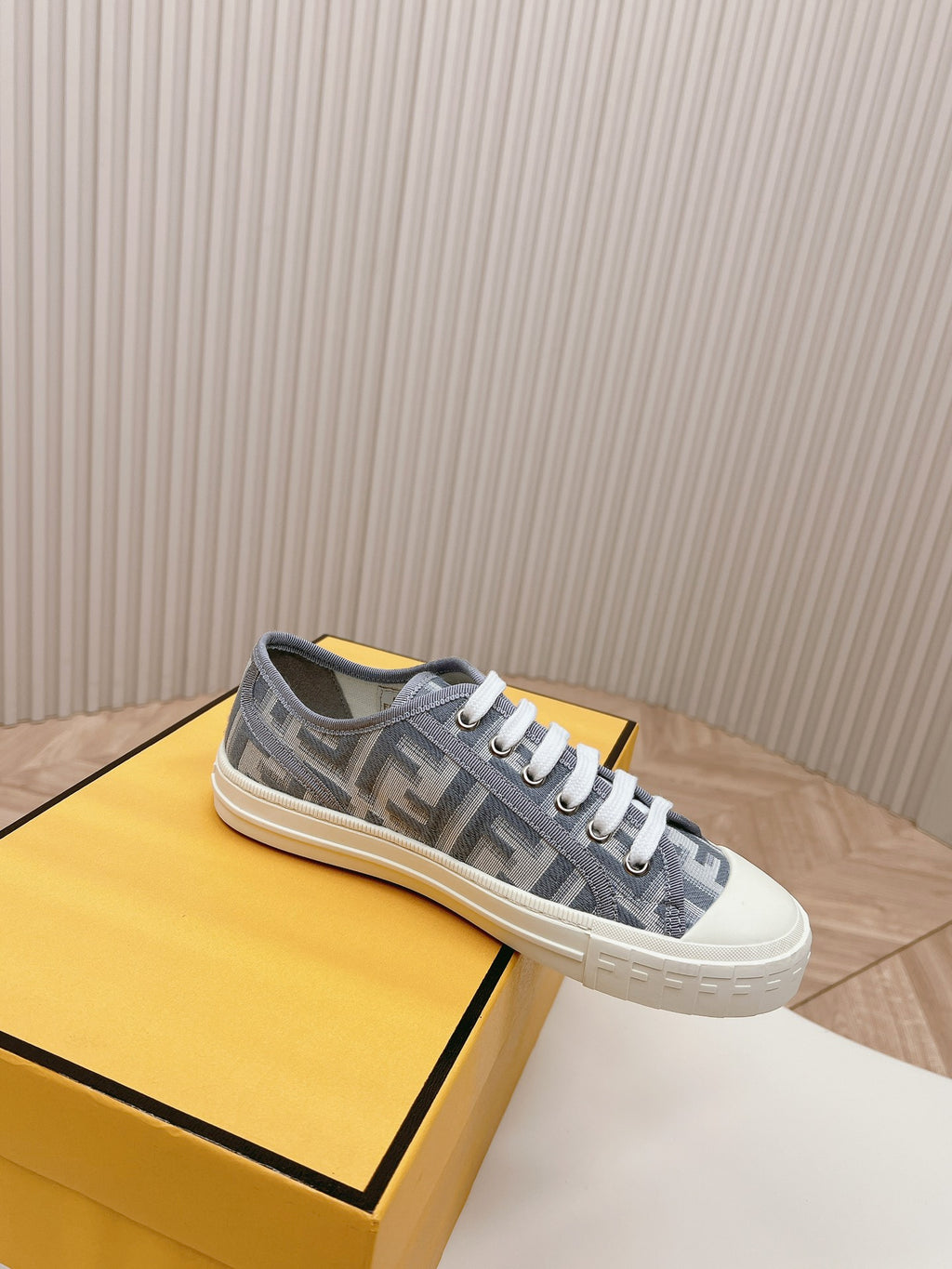 Z2Q105F423 Popular high-quality Shoes