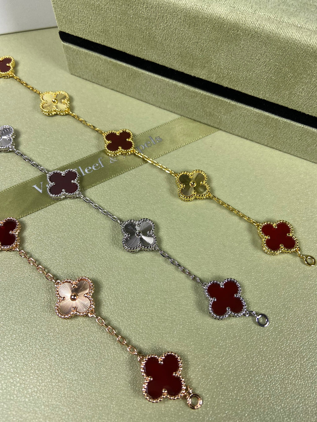 X5X94VA181K  Popular bracelets  5 flowers normal size1.5cm flower