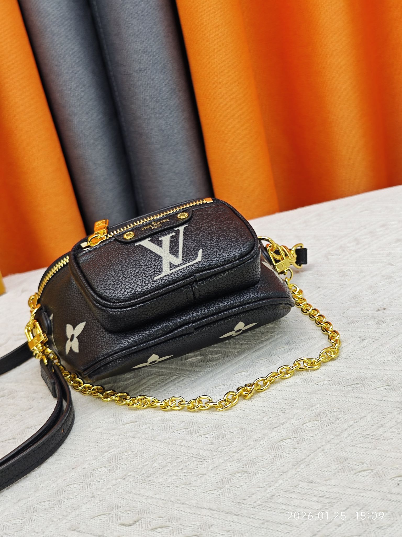 B1P46E76 Popular leather bag