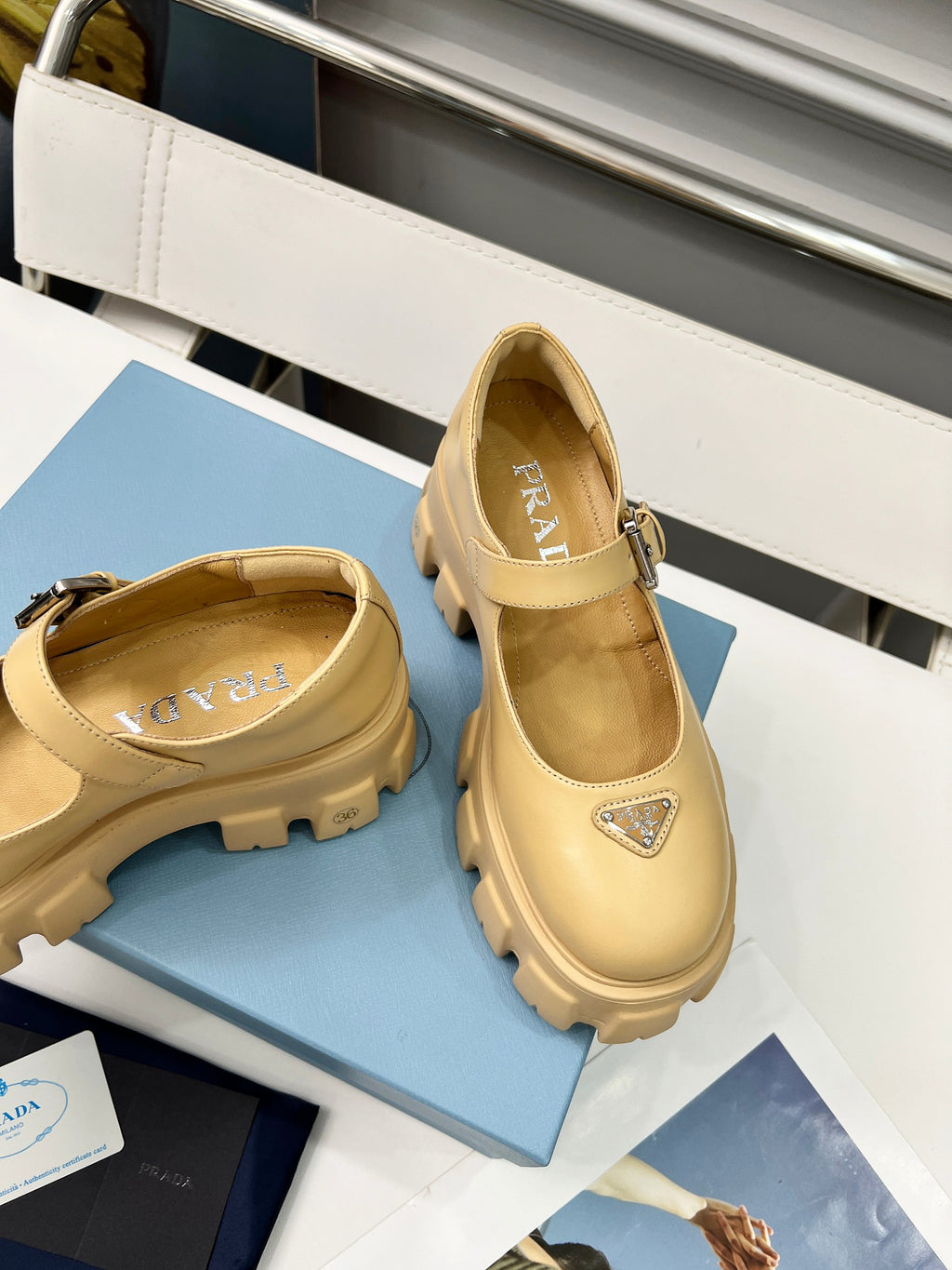 Z2Q95P143  Popular high-quality leather Shoes