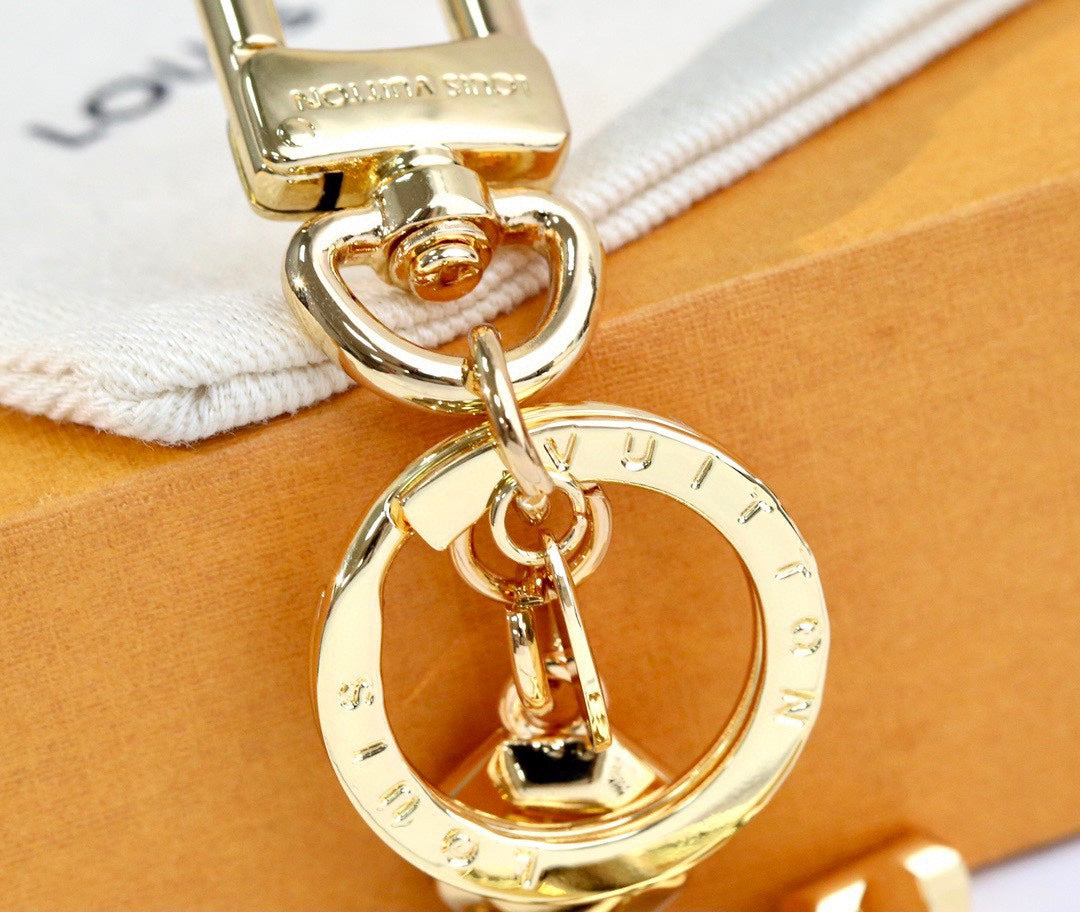 A1Q105E24 Popular bag 's charms accessories