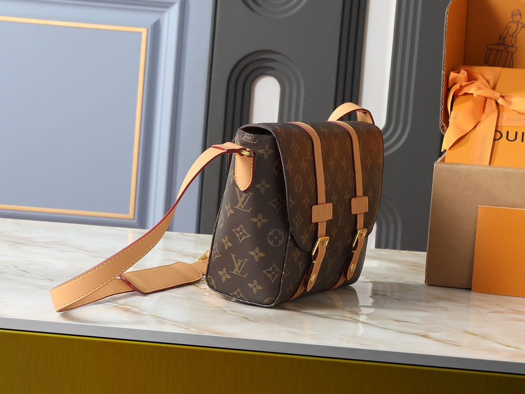 B1R76E56 Popular leather bag