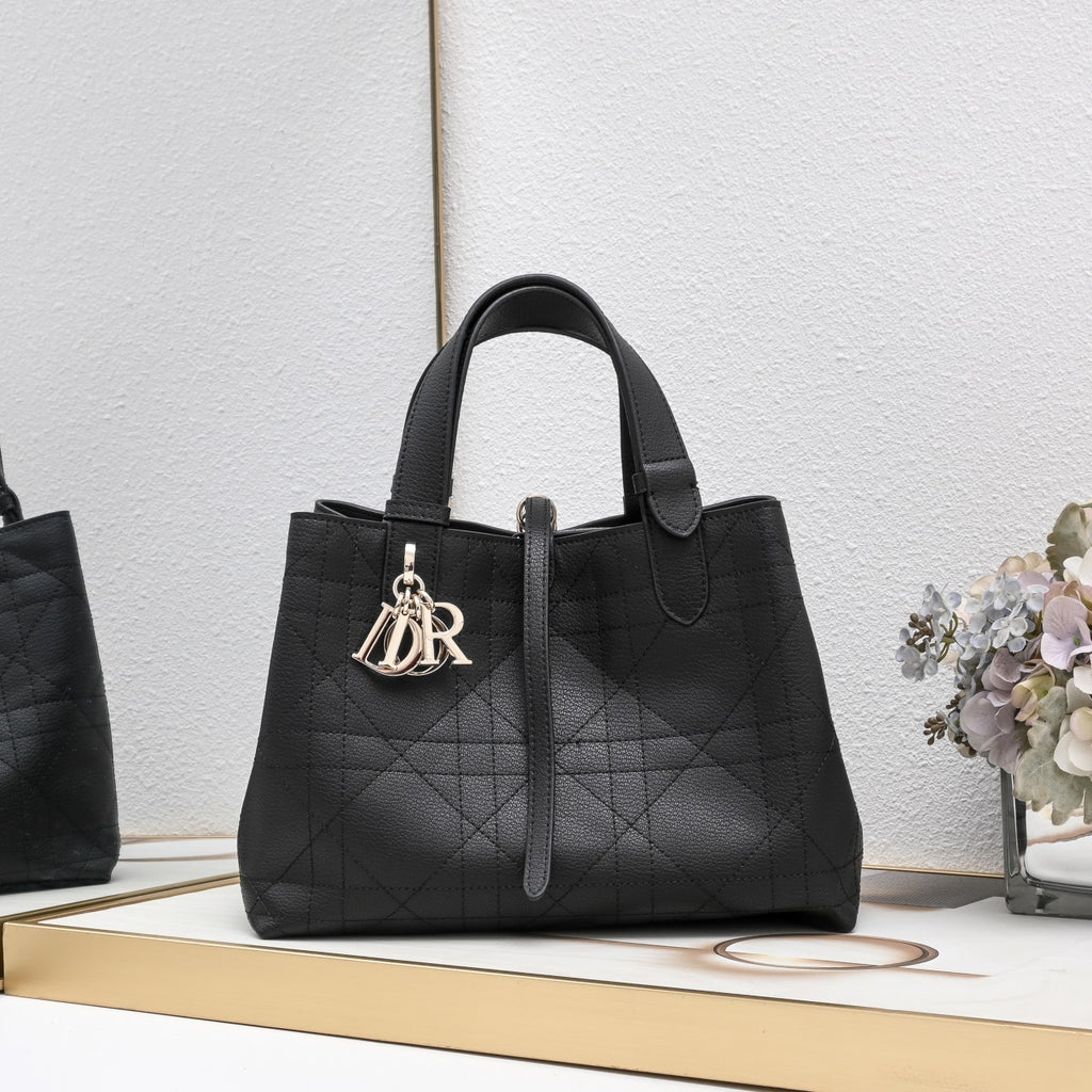 B1R76D42 Popular leather bag