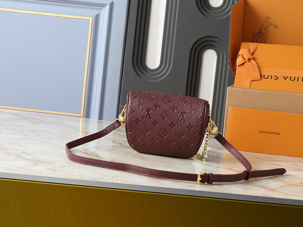 B1P46E72 Popular leather bag