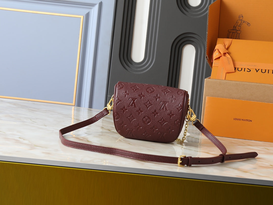 B1P46E72 Popular leather bag