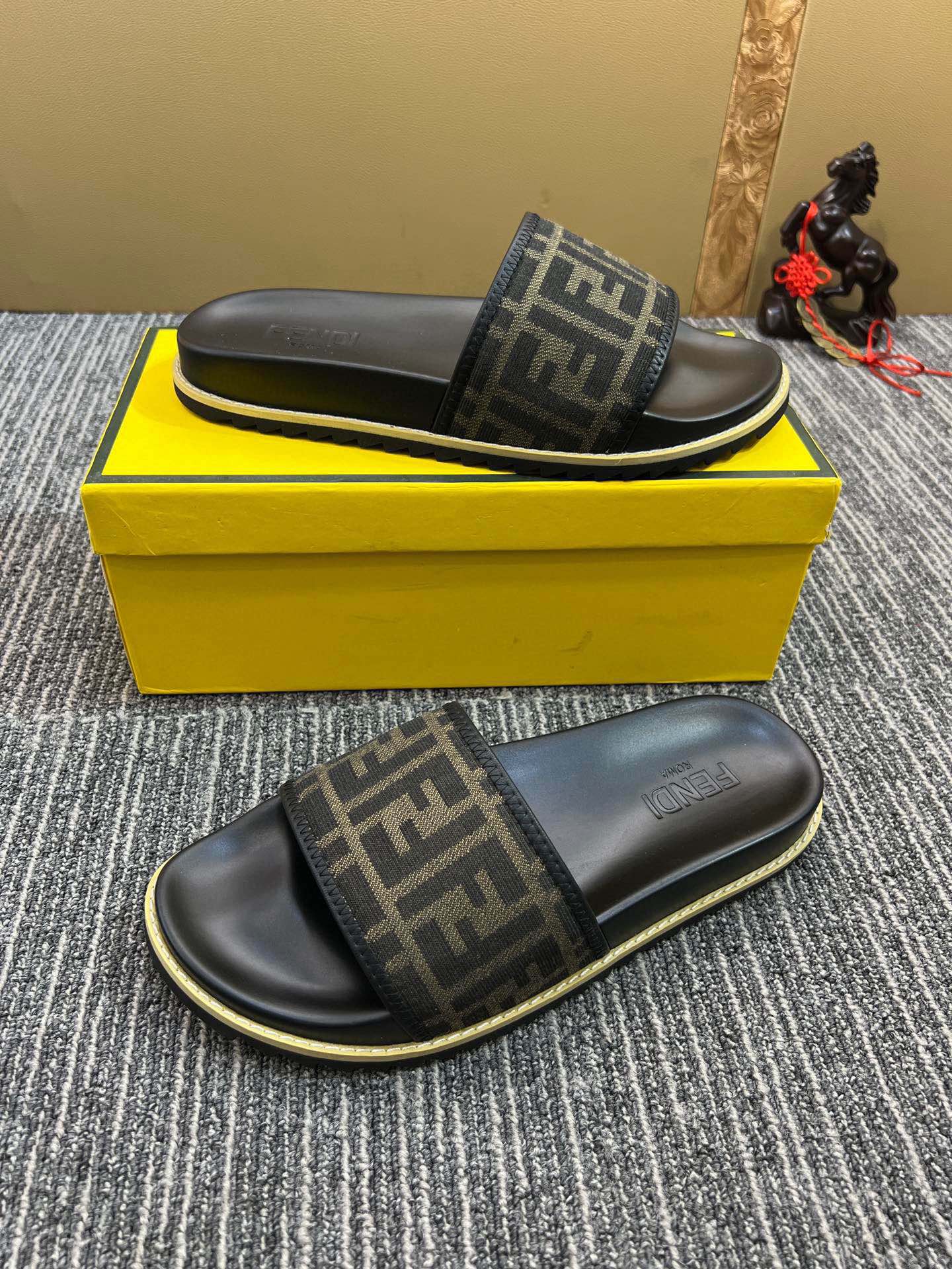 Z5XF105 Popular Slippers
