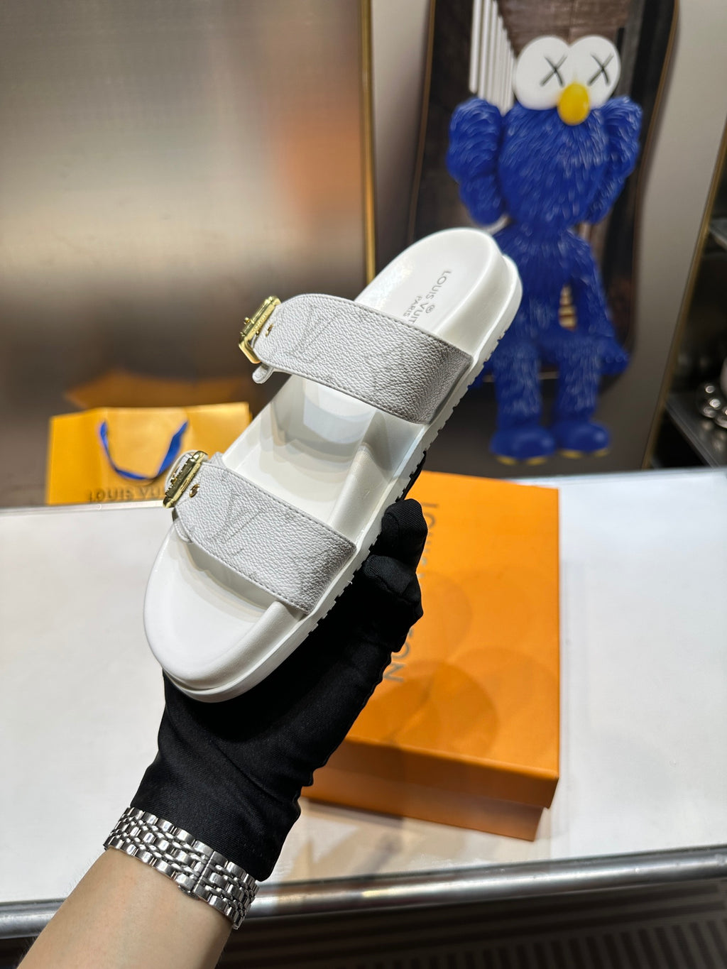 Z1ZE10 Popular sandals