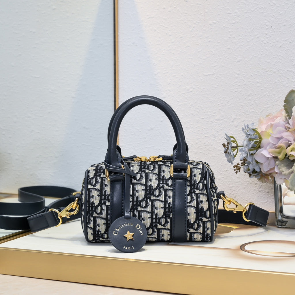 B1W15D32 Popular  leather bag