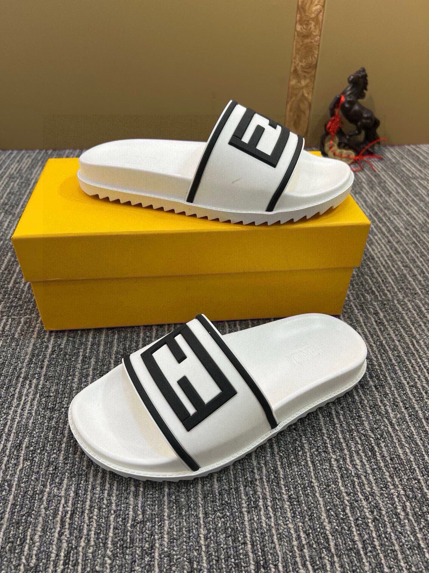 Z5Z35F286 Popular Slippers