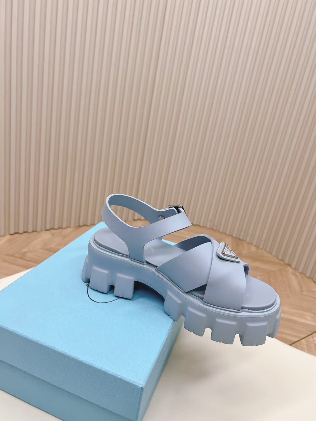 ZPX76P4 Popular sandals