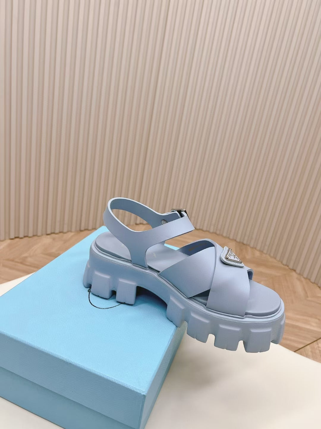 ZPX76P4 Popular sandals