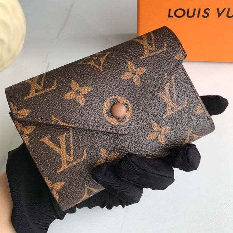 B1P20E3 Popular  leather wallets